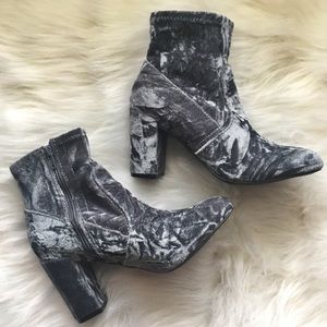 Steve Madden Crushed Velvet Booties NWOB